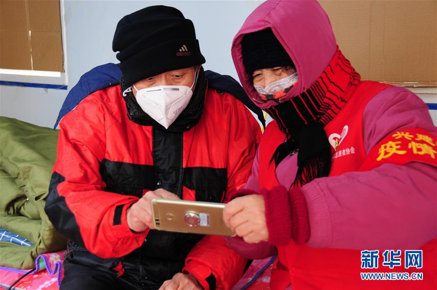 （習(xí)近平致敬的戰(zhàn)&ldquo;疫&rdquo;英雄&middot;志愿者篇&middot;圖文互動(dòng)）（9）他們，微光成炬照征程