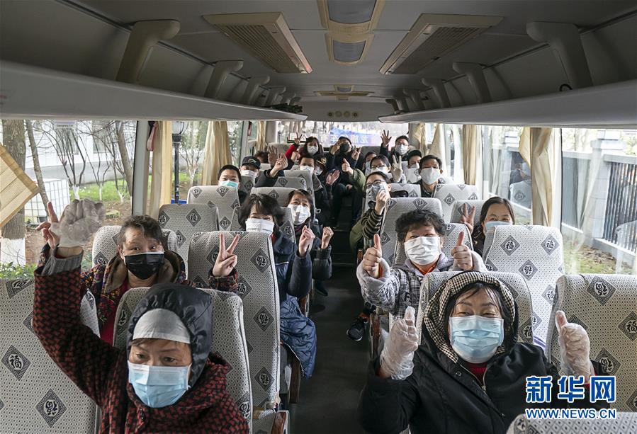 （新華全媒頭條·圖文互動）（9）從磨難中奮起——武漢戰(zhàn)“疫”凝聚中華民族磅礴力量