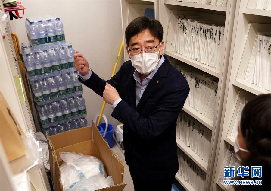（香港故事·圖文互動）（3）從“非典”到新冠，一位香港醫(yī)生親歷的兩次抗疫