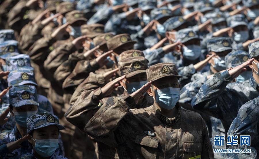 （圖文互動(dòng)）（1）經(jīng)中央軍委主席習(xí)近平批準(zhǔn) 軍隊(duì)支援湖北醫(yī)療隊(duì)圓滿(mǎn)完成任務(wù)回撤