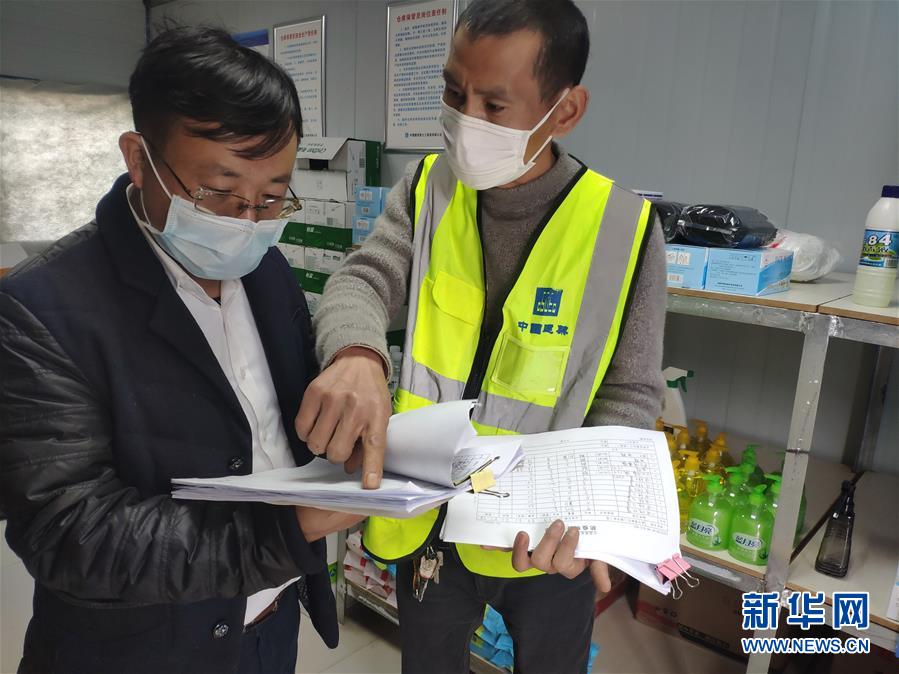 （一線抗疫群英譜·圖文互動(dòng)）（1）“逆行者”曾陽春：步行十公里，他冒雨趕赴一線