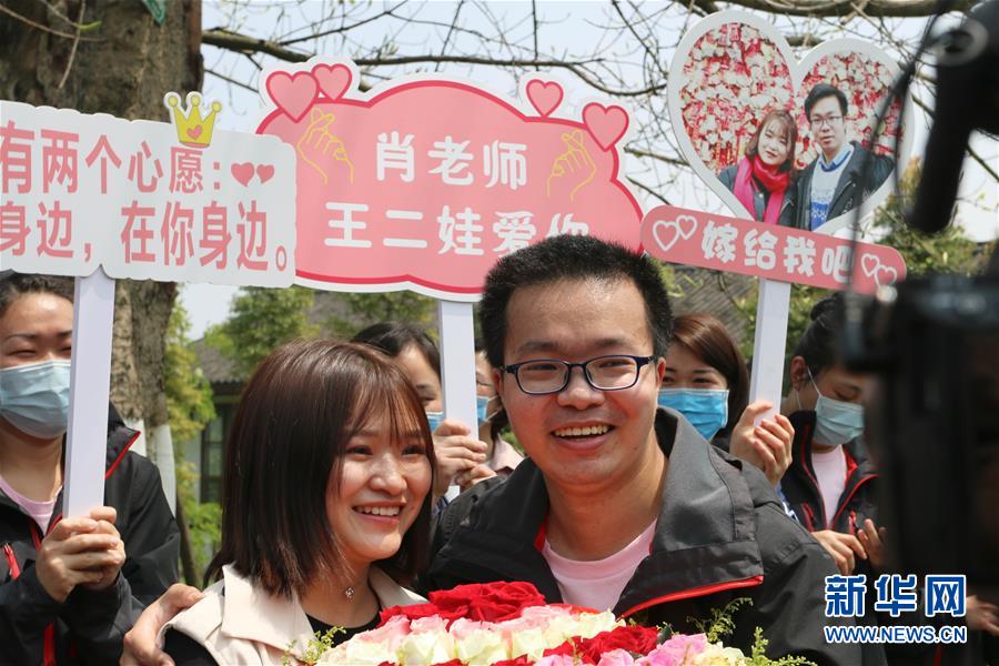 （新華全媒頭條·圖文互動）（12）“我看不見你的樣子，但我知道你是誰”——寫在國際護(hù)士節(jié)來臨之際