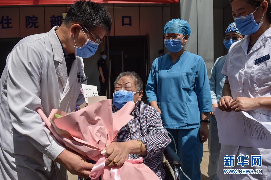（新華全媒頭條·圖文互動）（1）“始終把人民群眾生命安全和身體健康放在第一位”——中國抗疫彰顯“生命至上、人民至上”理念