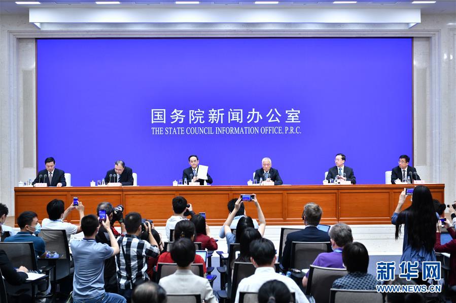 （新華全媒頭條·“抗擊疫情的中國行動”白皮書·圖文互動）（1）人民至上、生命至上的中國答卷——從白皮書看中國抗擊疫情歷程