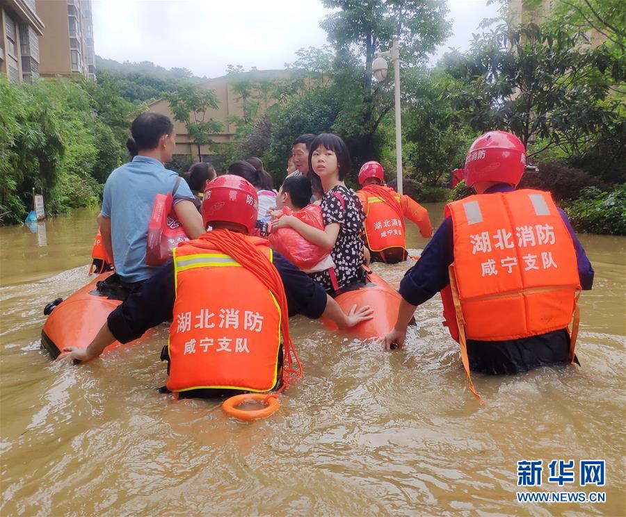 （圖文互動）（1）搶險！群眾的安全高于一切——湖北統(tǒng)籌部署緊急應對洪澇災害