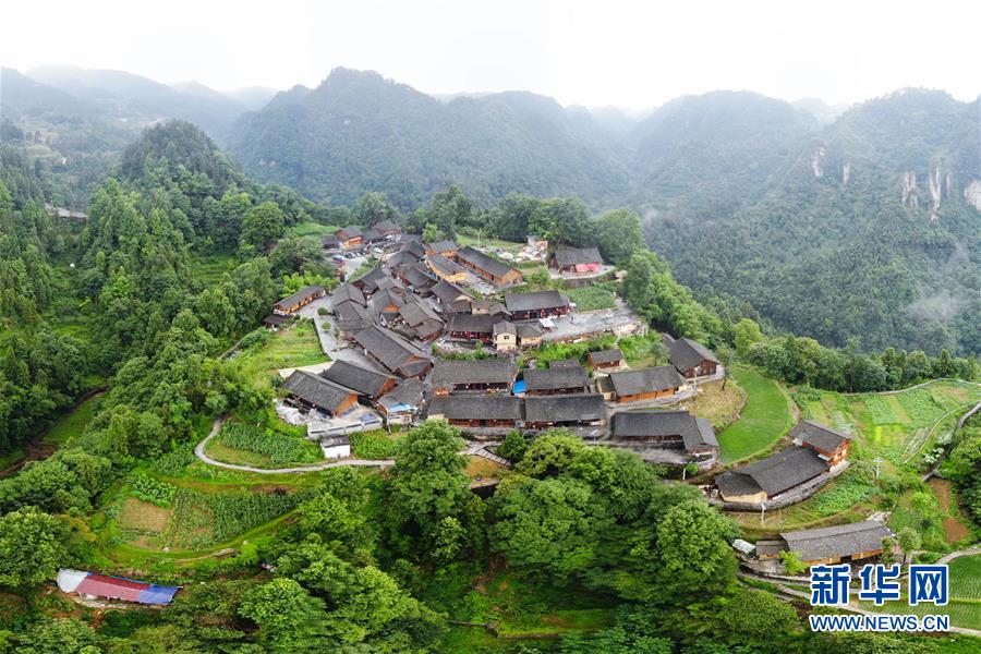 （新華全媒頭條·走向我們的小康生活·圖文互動(dòng)）（7）那山，那人，那苗寨——十八洞村三代人的奮斗史