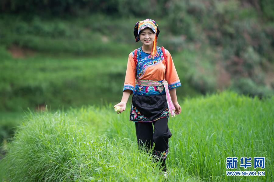 （新華全媒頭條·走向我們的小康生活·圖文互動(dòng)）（4）那山，那人，那苗寨——十八洞村三代人的奮斗史