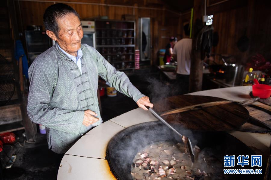 （新華全媒頭條·走向我們的小康生活·圖文互動(dòng)）（8）那山，那人，那苗寨——十八洞村三代人的奮斗史