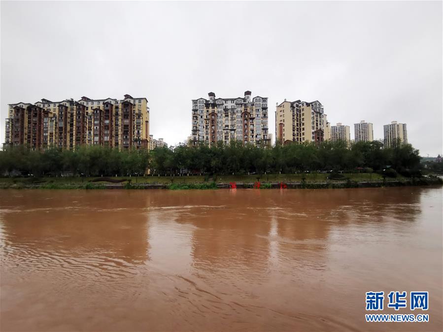 （圖文互動）（1）重慶6個(gè)區(qū)縣降暴雨 榮昌瀨溪河出現(xiàn)超保證水位洪水