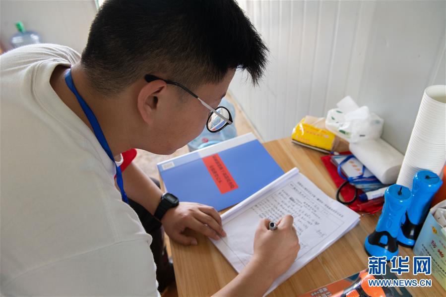 （防汛抗洪·圖文互動(dòng)）（4）在大堤上成長(zhǎng)，為人民守護(hù)——洪水中的青年“生力軍”