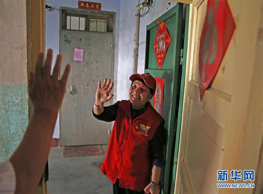 (走向我們的小康生活·圖文互動)(4)蘭花掬得滿庭芳——寧夏吳忠市古稀志愿者王蘭花的溫情故事