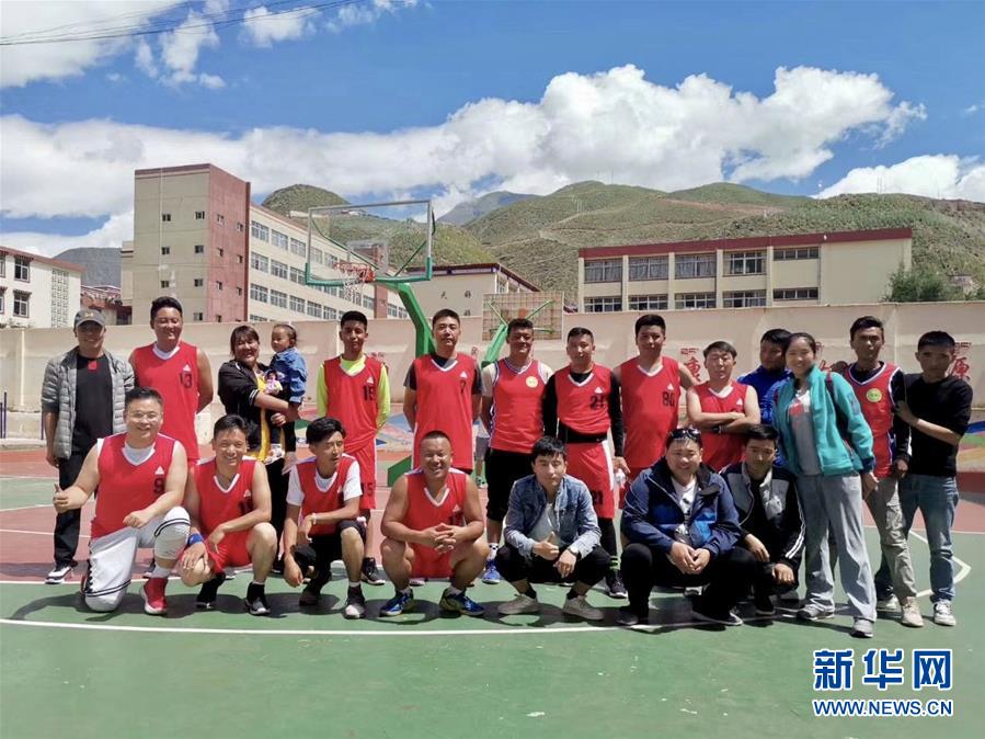 （在習(xí)近平新時(shí)代中國(guó)特色社會(huì)主義思想指引下——新時(shí)代新作為新篇章·習(xí)近平總書記關(guān)切事·圖文互動(dòng)）（2）青春做伴，西部放歌——走近扎根西部建設(shè)邊疆的大學(xué)生們
