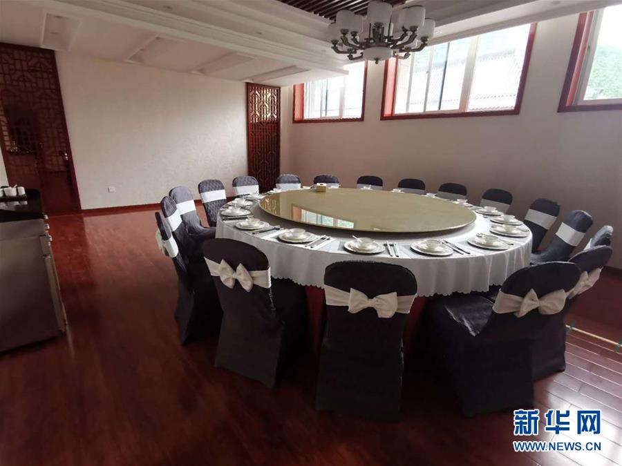 （新華視點(diǎn)·圖文互動）（7）學(xué)校建漂亮點(diǎn)本無錯，為何這所“豪華中學(xué)”讓人困惑？