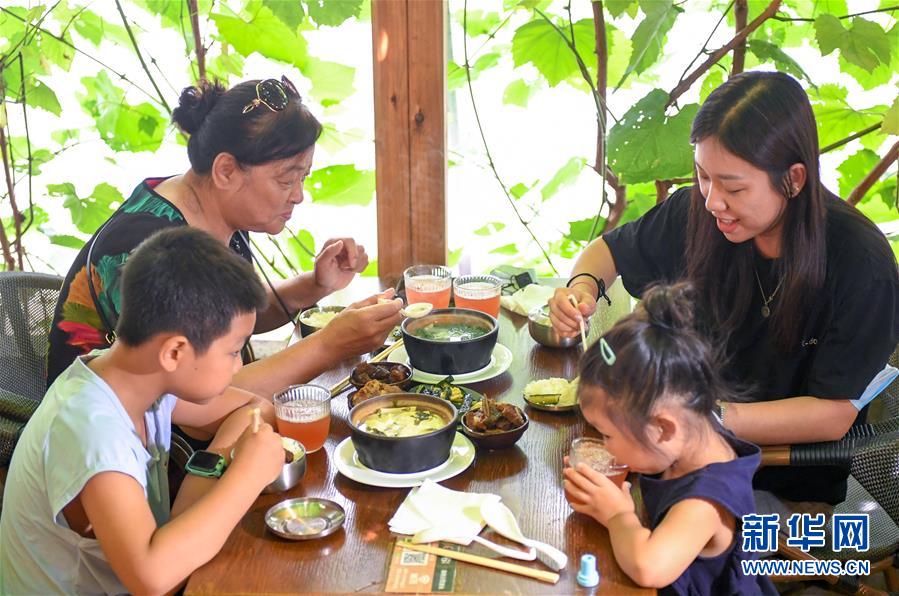 （在習(xí)近平新時(shí)代中國特色社會主義思想指引下——新時(shí)代新作為新篇章·習(xí)近平總書記關(guān)切事·圖文互動）（6）珍惜盤中餐，狠剎浪費(fèi)風(fēng)——各地積極行動堅(jiān)決制止餐飲浪費(fèi)