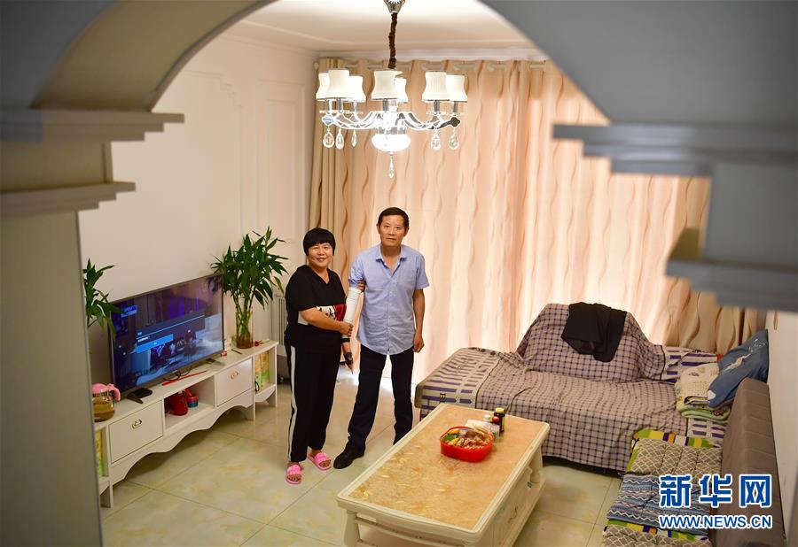 （走向我們的小康生活·圖文互動）（2）“樓上過日子，樓下賺票子”——來自陜西安康的易地扶貧搬遷一線觀察