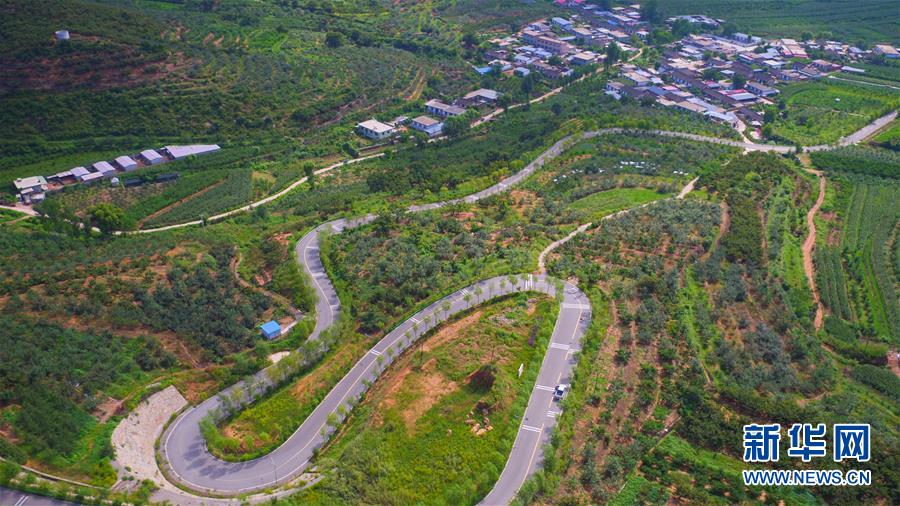（新華全媒頭條&middot;走向我們的小康生活&middot;圖文互動）（1）長城腳下，小康村串成&ldquo;珍珠鏈&rdquo;