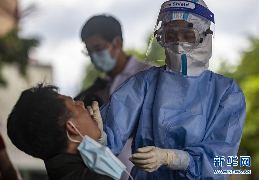 (熱點(diǎn)鮮報(bào)·圖文互動(dòng))(2)云南瑞麗:城區(qū)全員免費(fèi)開展核酸檢測(cè)