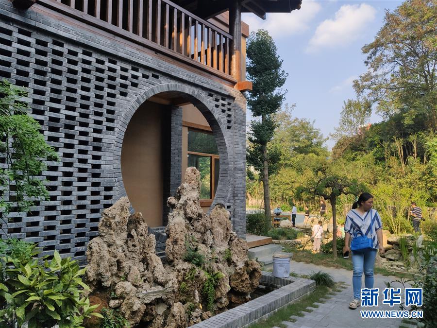 （走向我們的小康生活·圖文互動）（1）游客來了，小康近了——生態(tài)旅游引領(lǐng)湖北山區(qū)蝶變二三事
