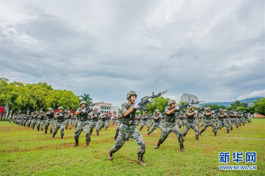 （在習(xí)近平強(qiáng)軍思想指引下·我們?cè)趹?zhàn)位報(bào)告·圖文互動(dòng)）（2）千里移防，鐵心跟黨走——南部戰(zhàn)區(qū)陸軍第75集團(tuán)軍某紅軍旅政治建軍、練兵備戰(zhàn)記事