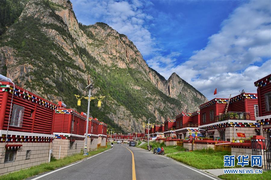 (新華全媒頭條·圖文互動)(1)命運的轉折——寫在四川甘孜藏族自治州建州70年之際