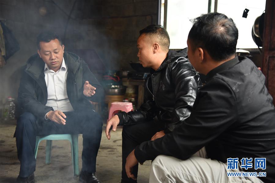 （決戰(zhàn)決勝脫貧攻堅(jiān)·圖文互動(dòng)）“父親未完成的事業(yè)，我來完成”——貴州父子接力脫貧攻堅(jiān)