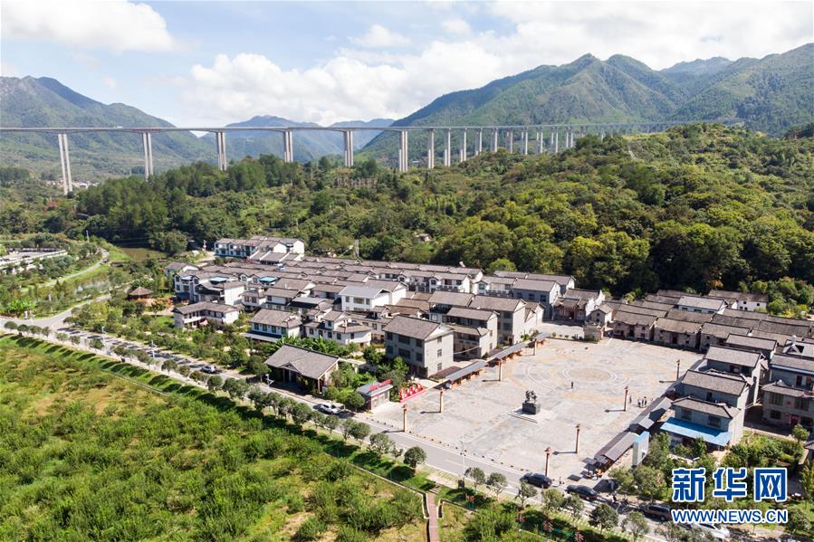 （習(xí)近平的小康故事·新華網(wǎng)·圖文互動(dòng)）（3）“真正解決好基層群眾看病難、看病貴問題”——習(xí)近平和群眾健康的故事