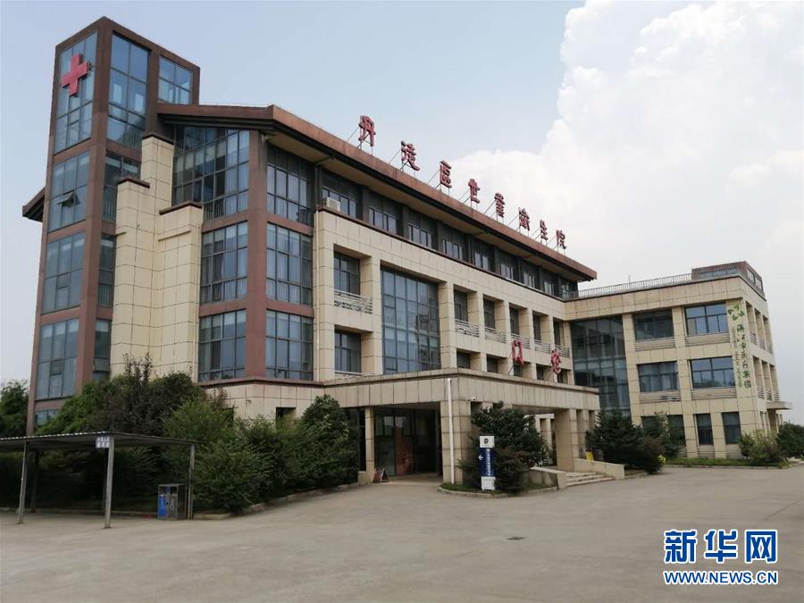 （習(xí)近平的小康故事·新華網(wǎng)·圖文互動(dòng)）（1）“真正解決好基層群眾看病難、看病貴問題”——習(xí)近平和群眾健康的故事