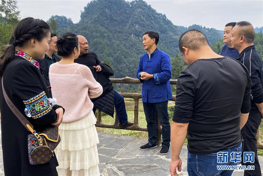 （在習(xí)近平新時代中國特色社會主義思想指引下——新時代新作為新篇章·習(xí)近平總書記關(guān)切事·圖文互動）（1）精準(zhǔn)扶貧7年，十八洞村“長”出10余種新職業(yè)