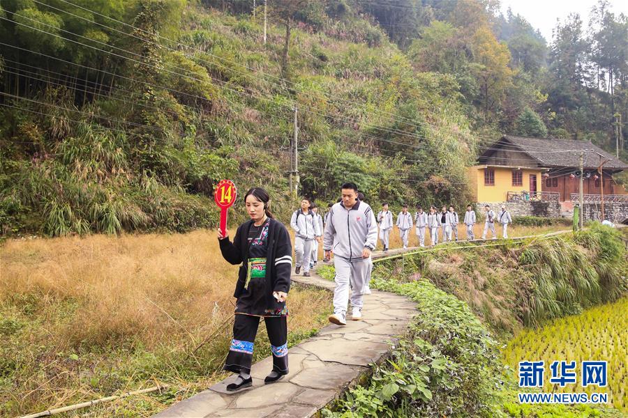 （在習(xí)近平新時代中國特色社會主義思想指引下——新時代新作為新篇章·習(xí)近平總書記關(guān)切事·圖文互動）（3）精準(zhǔn)扶貧7年，十八洞村“長”出10余種新職業(yè)