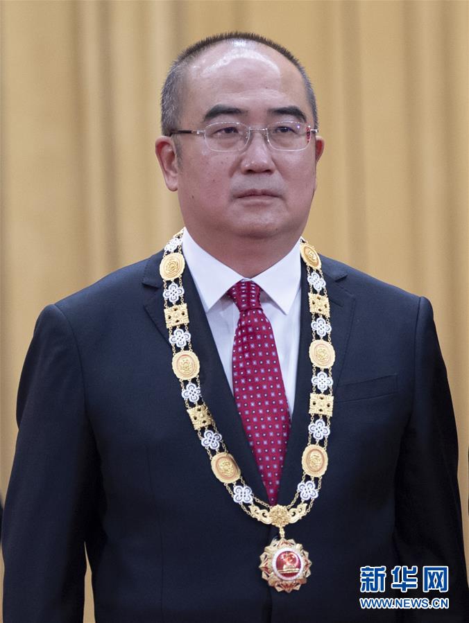 （抗疫先進事跡·圖文互動）（1）張定宇：疫情“暴風眼”里，“漸凍”之軀與時間賽跑