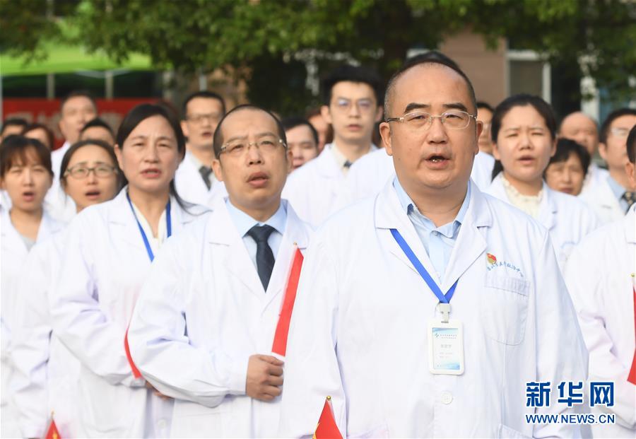 （抗疫先進事跡·圖文互動）（2）張定宇：疫情“暴風眼”里，“漸凍”之軀與時間賽跑