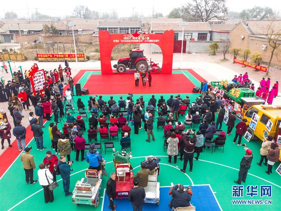 （五中全會精神在基層·圖文互動）（1）天津、福建、廣東、云南等地創(chuàng)新形式讓黨的十九屆五中全會精神“飛入尋常百姓家”