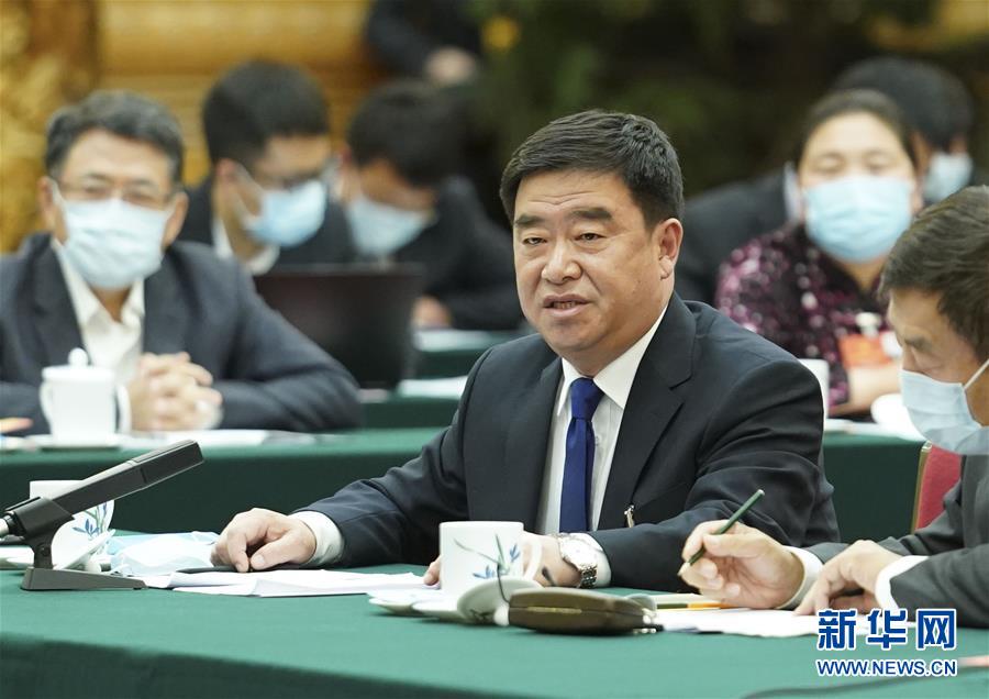 （新華全媒頭條·圖文互動）（6）從人民中汲取磅礴力量——習(xí)近平總書記同出席2020年全國兩會人大代表、政協(xié)委員共商國是紀(jì)實