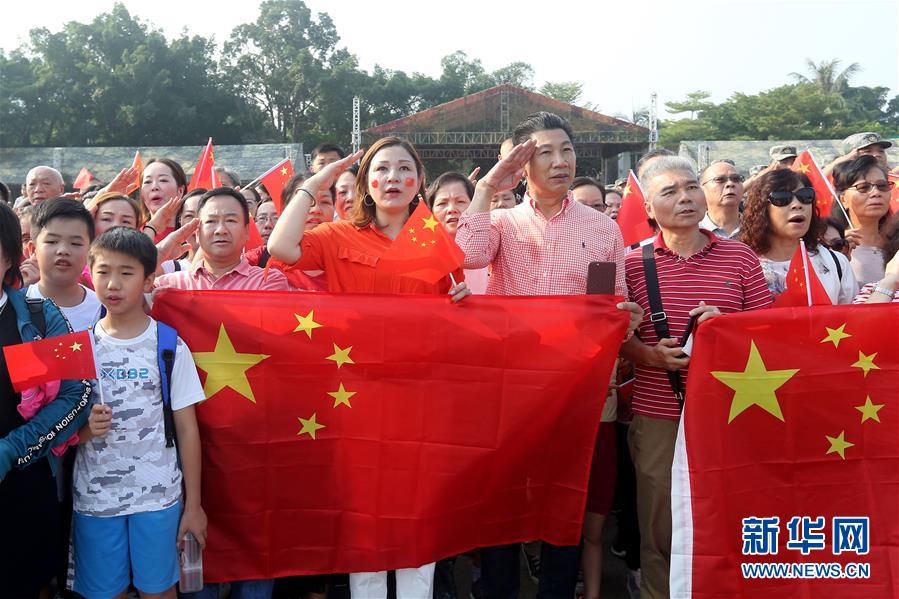 （圖文互動）（1）“我和我的祖國，一刻也不能分割”——解放軍駐香港部隊與市民共同慶祝國慶70周年見聞