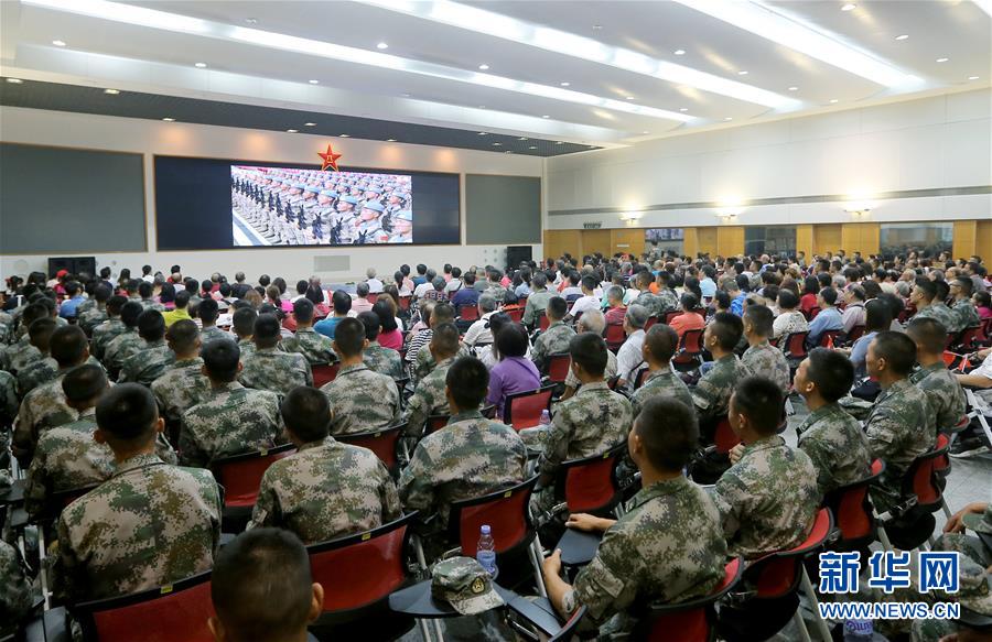 （圖文互動）（3）“我和我的祖國，一刻也不能分割”——解放軍駐香港部隊與市民共同慶祝國慶70周年見聞