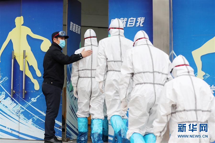 （習(xí)近平致敬的戰(zhàn)“疫”英雄·公安干警篇·圖文互動）（2）他們，抗疫一線鑄警魂