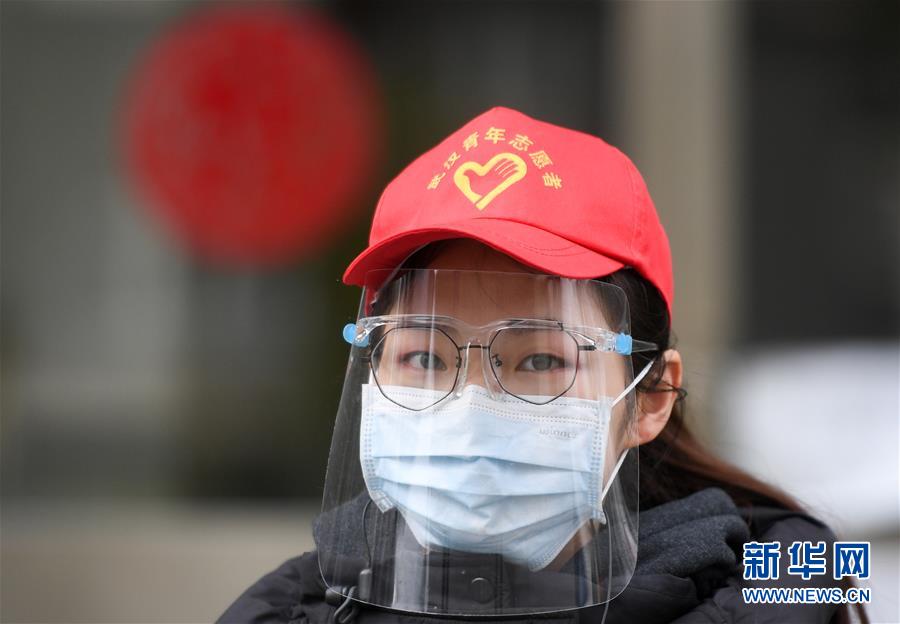 （習近平致敬的戰(zhàn)“疫”英雄·志愿者篇·圖文互動）（4）他們，微光成炬照征程