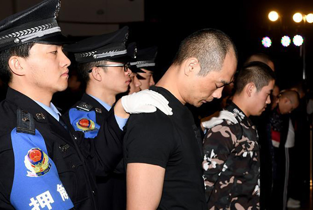 陜西省西安市新城區(qū)人民法院依法對(duì)韓某某等8人非法高利放貸、暴力討債涉黑一案公開宣判