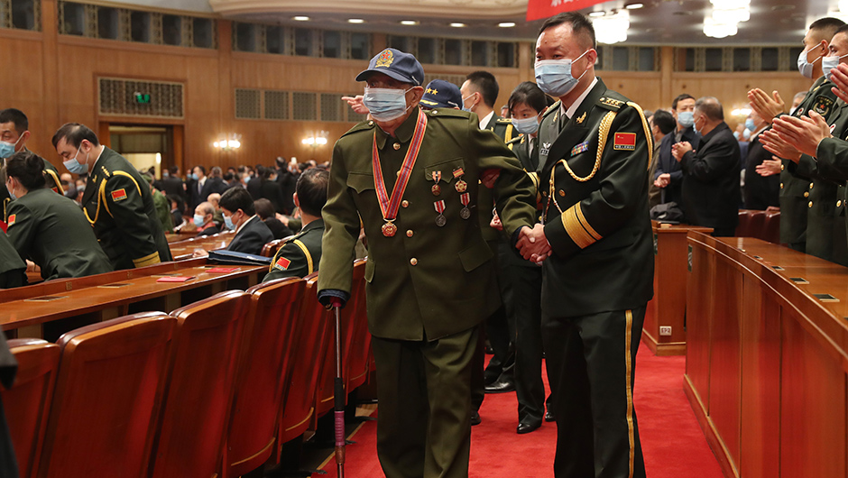 志愿軍老戰(zhàn)士、老同志入場