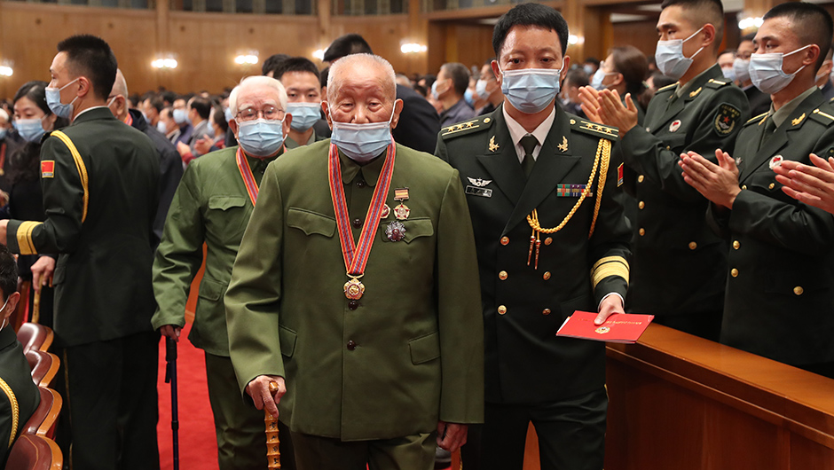 志愿軍老戰(zhàn)士、老同志入場