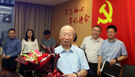 新黨員陳振新：“雖已耄耋，紅心向黨！”