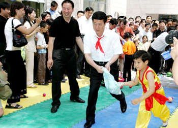 “為民、務(wù)實(shí)、清廉”——記中共中央政治局常委張高麗