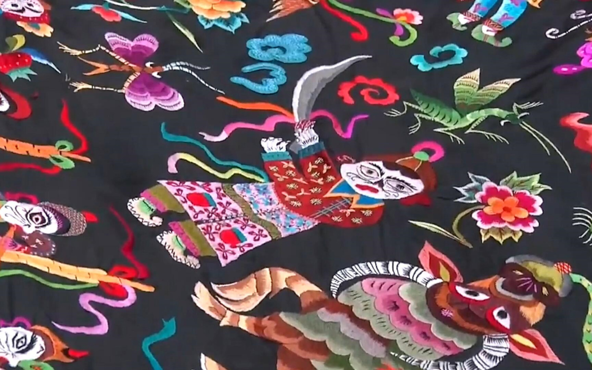 苗繡繡品慢慢得到市場認(rèn)可，回鄉(xiāng)的繡娘逐漸多了起來