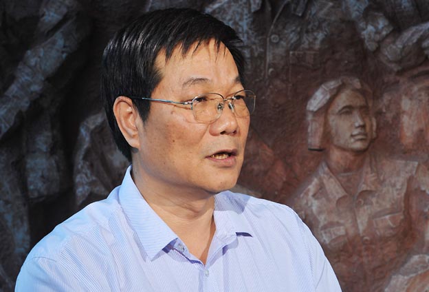 我們把黨的政治優(yōu)勢(shì)和現(xiàn)代企業(yè)制度優(yōu)勢(shì)結(jié)合起來(lái)，建立完善決策、執(zhí)行、監(jiān)督三個(gè)體系。