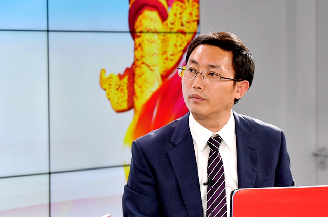 繼往是為了開來，那么開什么來？我們的未來是什么？我們現(xiàn)在站在什么歷史方位上？往哪里去走？