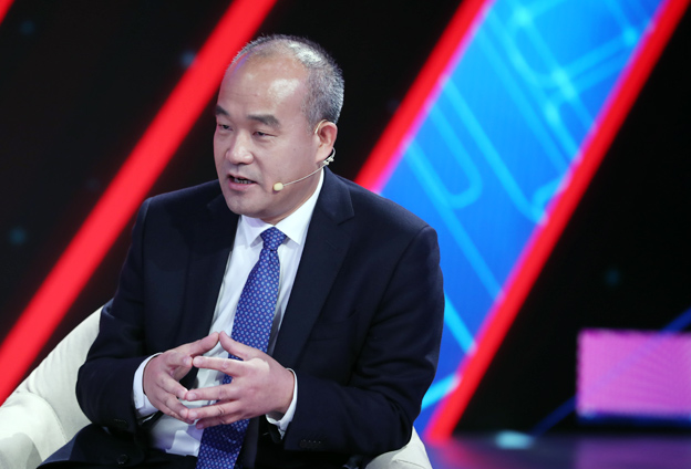 年輕人要有遠(yuǎn)大理想，要了解到科技的核心要素所在，專心，靜下心來打好基礎(chǔ)。