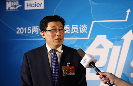 “面對這種新型的、農(nóng)業(yè)轉(zhuǎn)型的項(xiàng)目，政府各級部門也都在研究怎么落實(shí)，還有很多細(xì)節(jié)上的問題。”