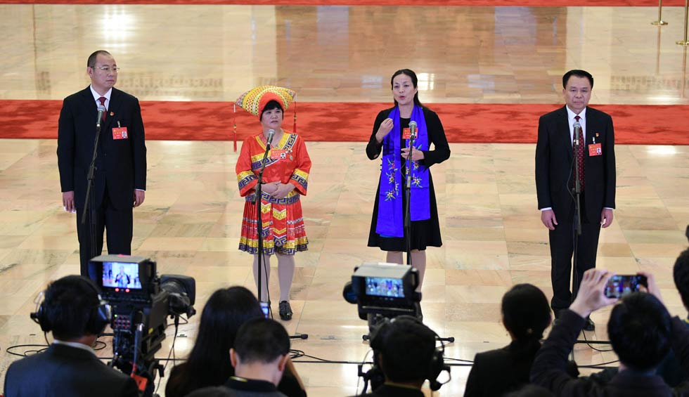 蔡松濤、杜麗群、楊小玲、賈立群接受采訪