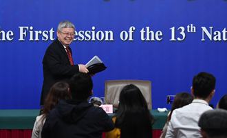 記者會(huì)后，劉永富準(zhǔn)備離開