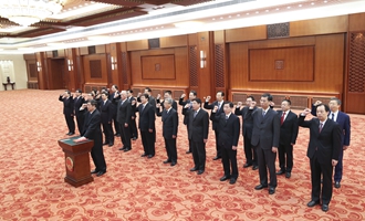部長(zhǎng)、委員會(huì)主任、央行行長(zhǎng)、審計(jì)長(zhǎng)進(jìn)行憲法宣誓
